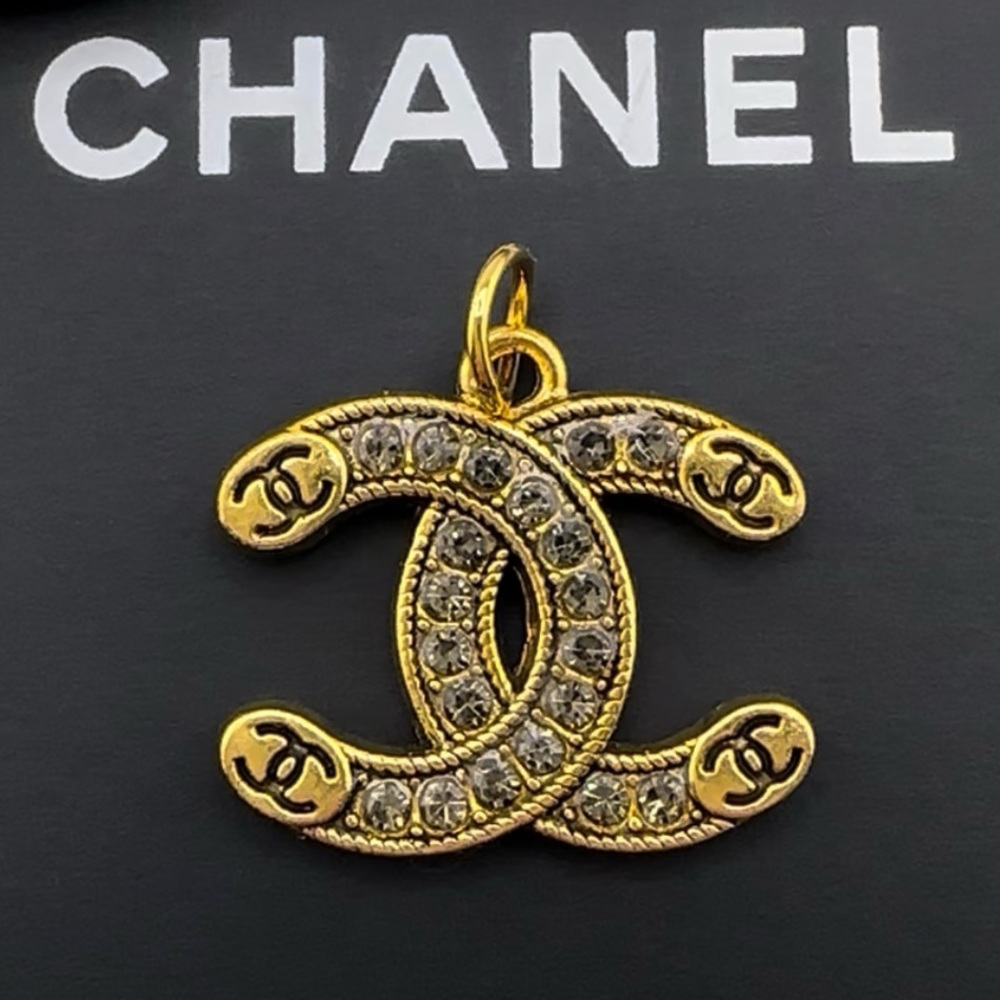 AUTHENTIC RARE CHANEL VINTAGE DARK RHINESTONE GOLD TONE ZIPPER PULL PENDANT